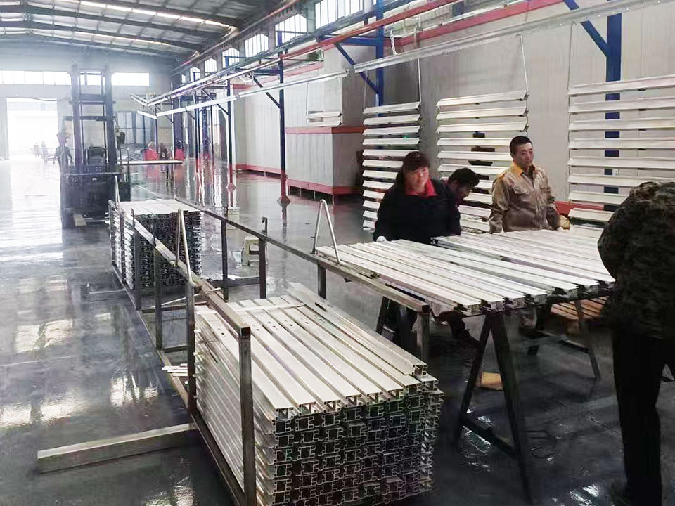 鋁合金護欄噴粉設(shè)備